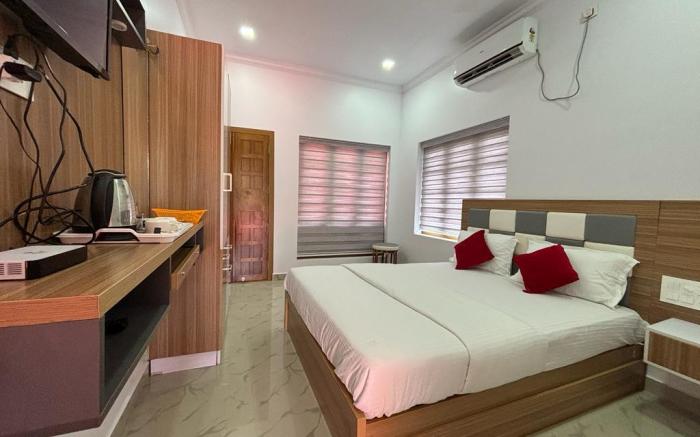 PUNNAMADAKKARAN LAKESHORE VILLAS