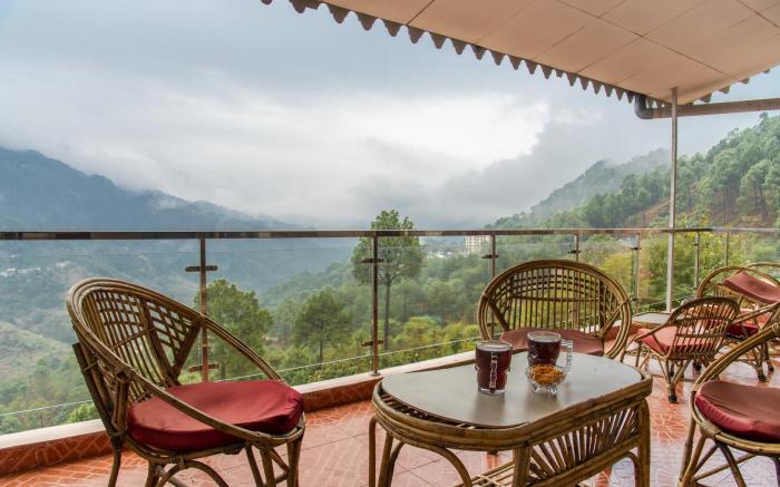 Kasauli Edge Apt with Balcony.