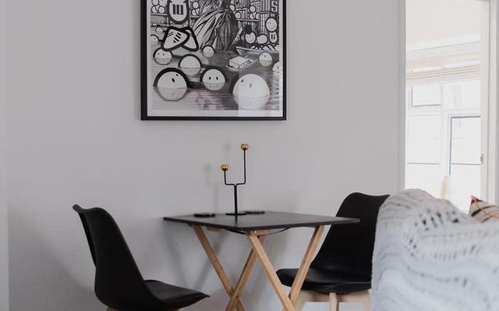 Grade II Listed Flat with Modern Touches Sleeps 2
