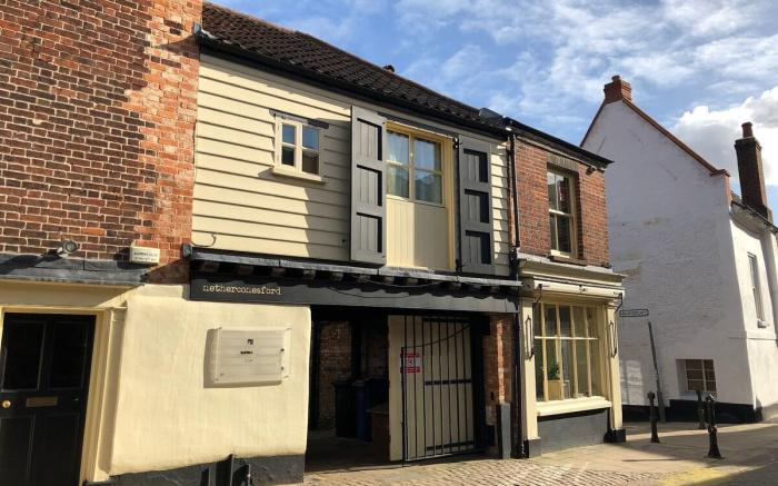 Stylish 2 Bedroom Apartment Close to City Centre