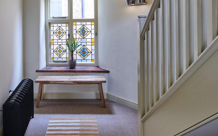 Stylish 2 Bedroom Apartment Close to City Centre
