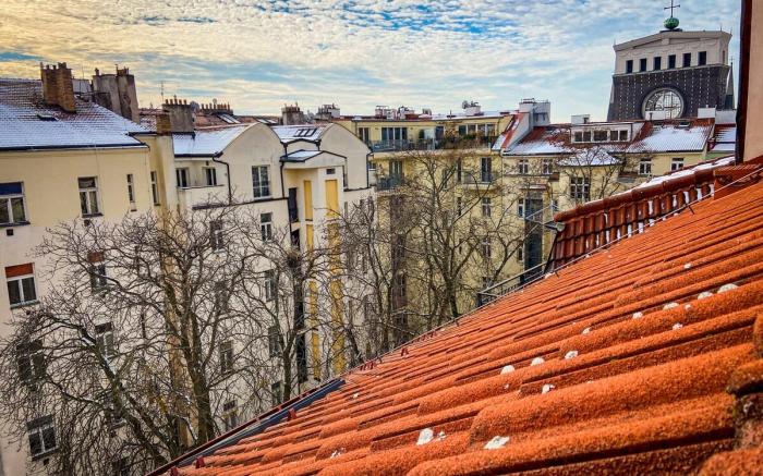 150m² 4BR Duplex Near Metro & Prague Center