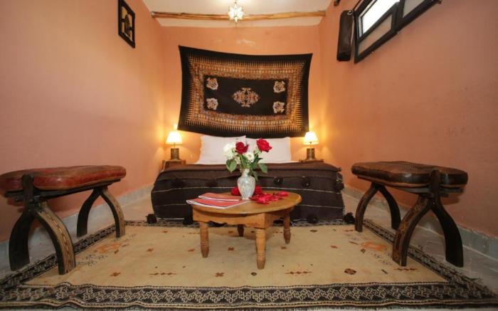 Riad white flowers