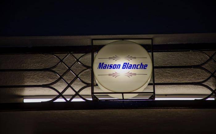 Maison Blanche Near White Town