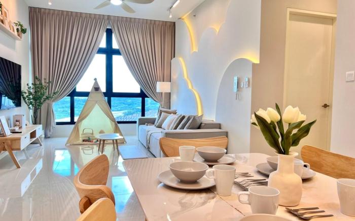 Paradigm Residence, SkyJoy by Guesthouse (8pax)