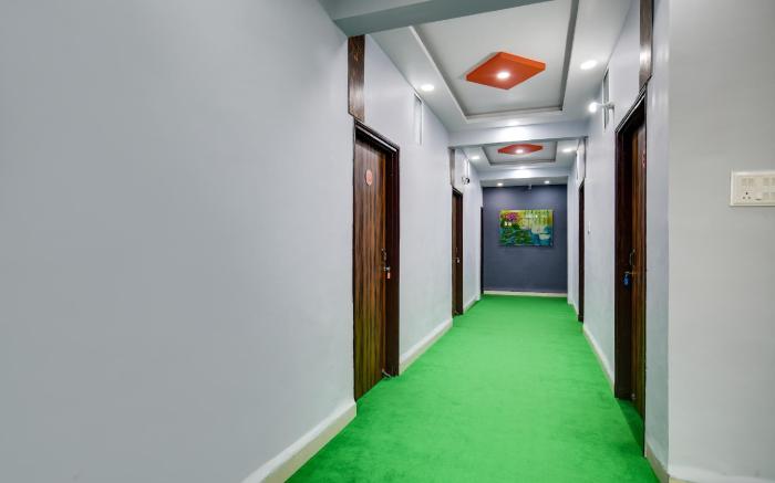 Hotel O Super Corridor