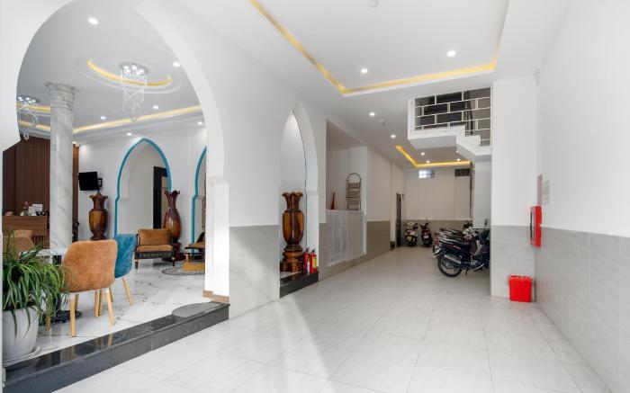 Phuong Dong Hotel & Apartment