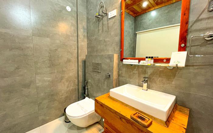 HIMALAYAN CHALETS JIBHI
