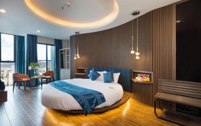 Aaron Hotel
