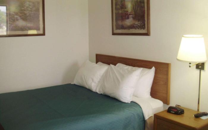 Quality Inn & Suites Warren