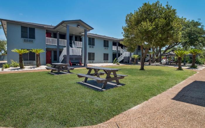 Econo Lodge Inn & Suites Fulton - Rockport