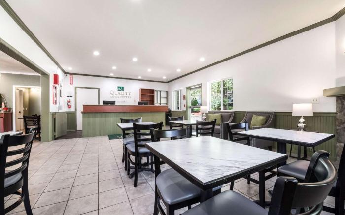 Quality Inn & Suites Bainbridge Island