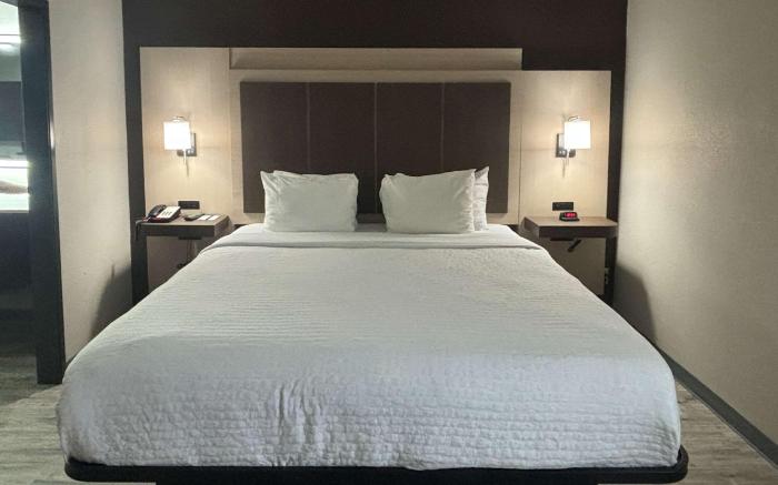 Quality Inn & Suites at Airport Blvd I-65