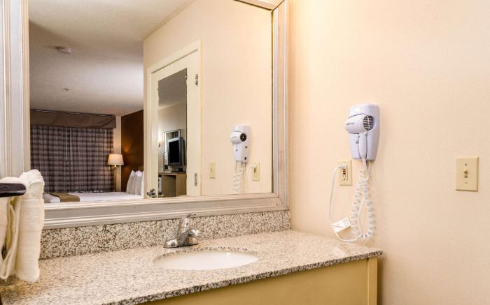 Quality Inn & Suites Lathrop