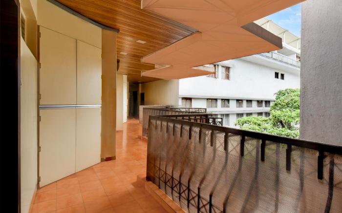 Super Townhouse Oak Sinhgad Road Crossway Formerly Popular Hotel