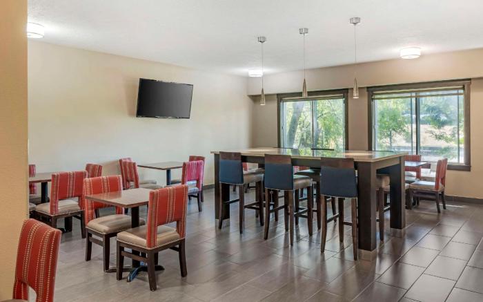 Comfort Suites Near Vancouver Mall