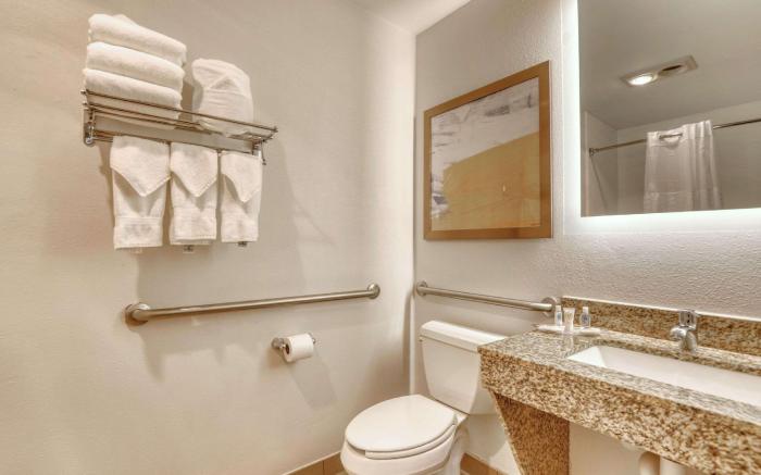 Comfort Suites Milwaukee Airport