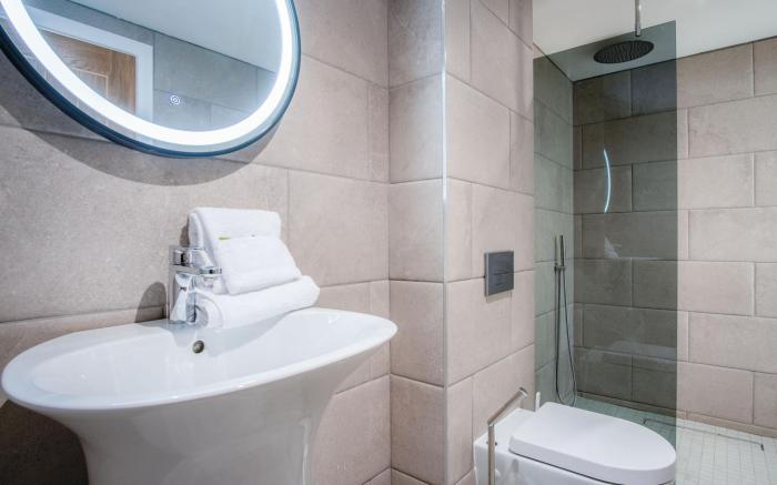 Suite 11 - Sleeping Giant Hotel - Pen Y Cae Inn