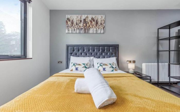Luxury Spacious 2 person Suite in North London
