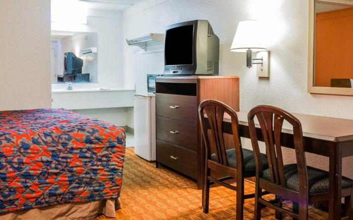 Rodeway Inn Auburn Hills - Detroit