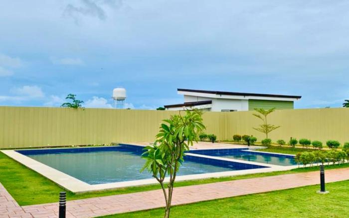 Renovated FurnishedCondoNearAirport, Malls&School
