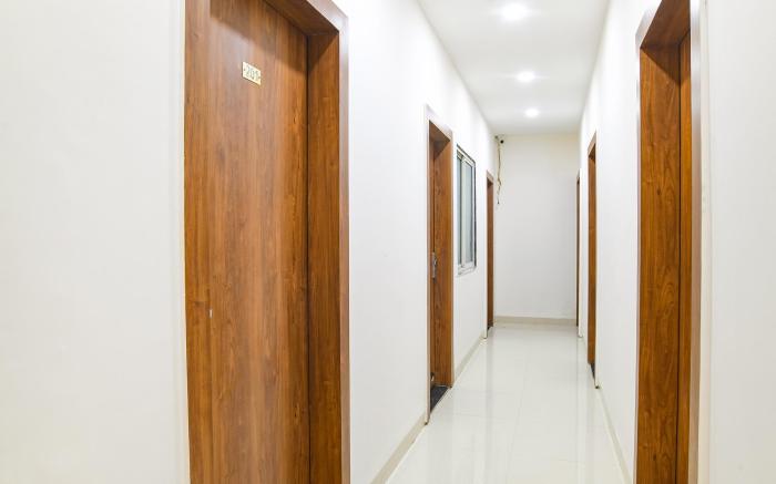 FabHotel Grand Giriraj