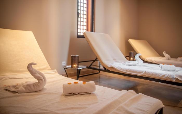 Al Maaden VillaHotel and Spa