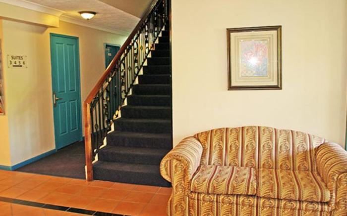 AAA Airport Albion Manor Apartments and Motel