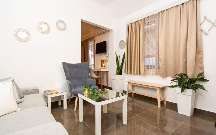 Athina House "by Checkin"