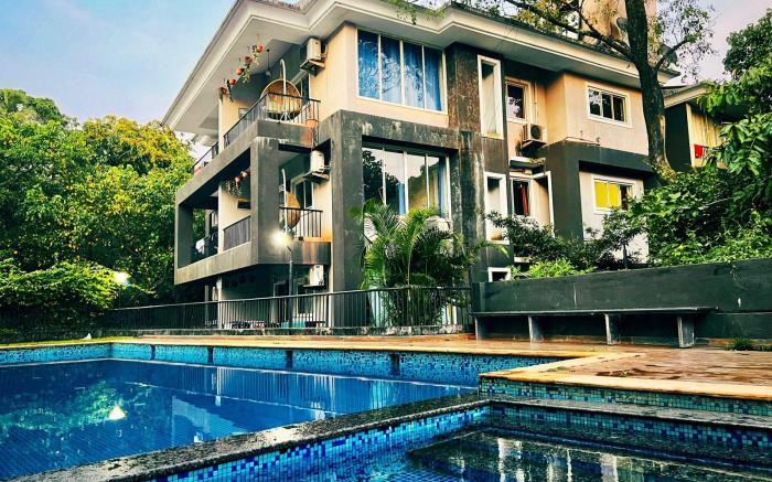Elegant 4bhk stay with pool near beaches (2BHKX2)