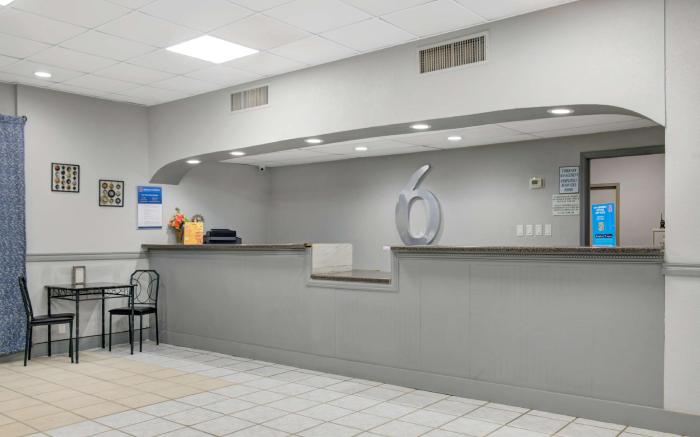 Motel 6 Chickasha, OK
