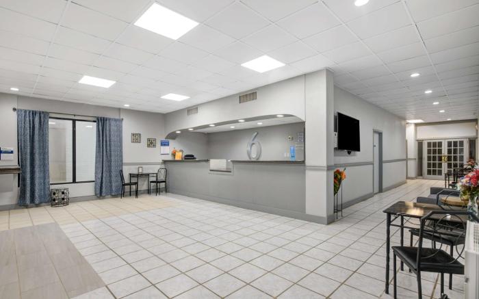 Motel 6 Chickasha, OK