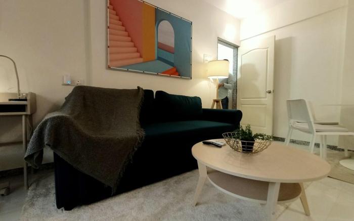 Stylish 1BHK in Happening, Chic Bandra