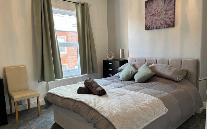 Spacious 2-Bedroom House in Stockton Heath