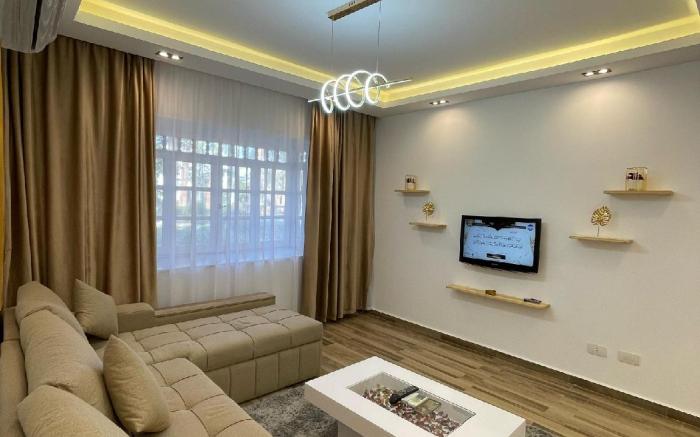 Luxurious apt w/Balcony &Wifi next to a swim-pool