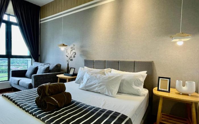 Sunset View Middle Floor KAvenue Private Room 3Pax