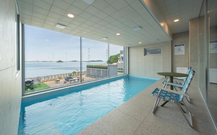 Line Pool Villa