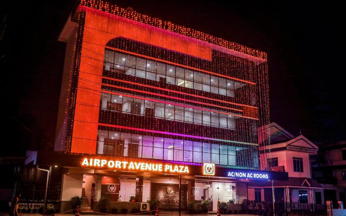Airport Avenue Plaza