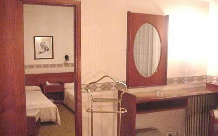 Estocolmo Hotel by bund