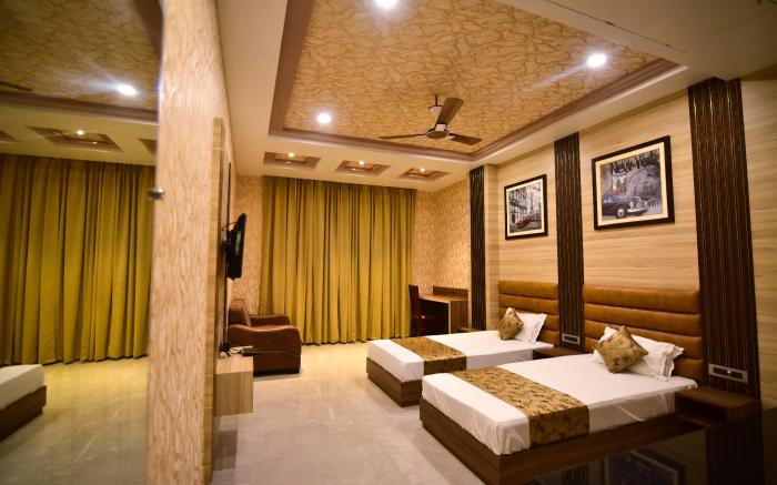 HOTEL TRIMURTI