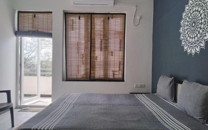 Metro Connected, Couple Friendly, Single Room