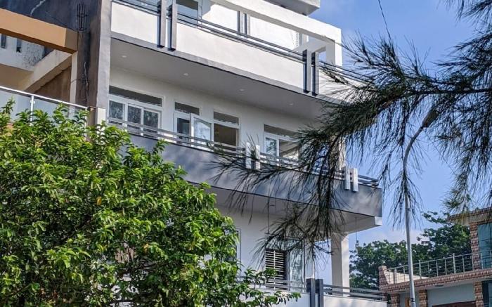 Metro Connected, Gr. Noida- 1BHK/Parkview Homestay
