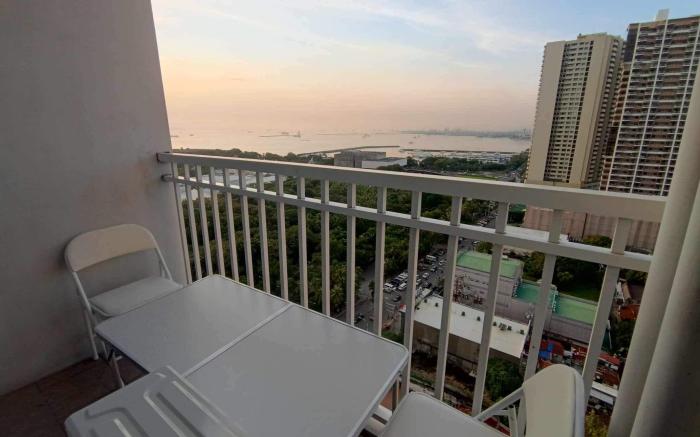 Breeze residences Pasay with Manila Bay view