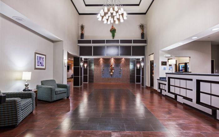 Holiday Inn Express & Suites Cleveland By IHG