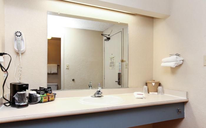 Red Roof Inn Santa Ana