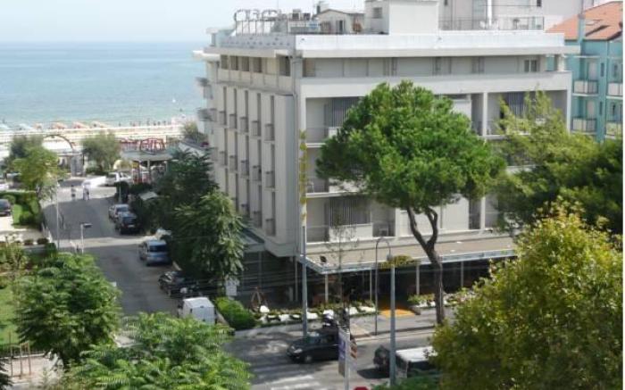 Hotel Majorca sul Mare in centro a Riccione con Area Fitness