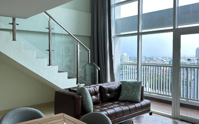THE REIZ CONDO LOFT