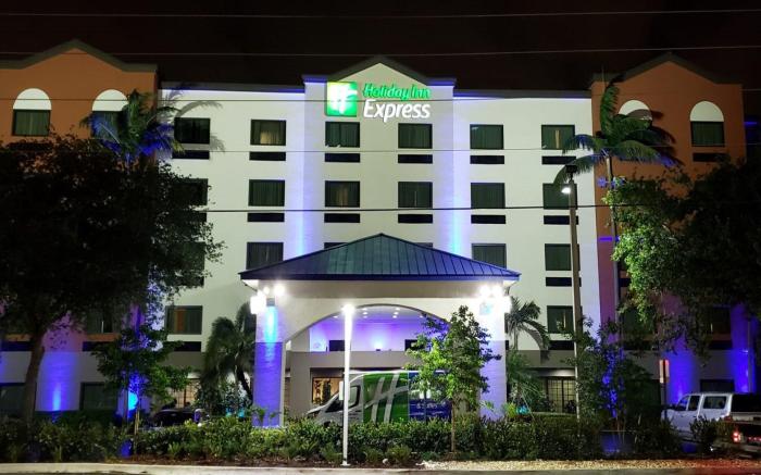 Holiday Inn Express and Suites Fort Lauderdale Airport West By IHG