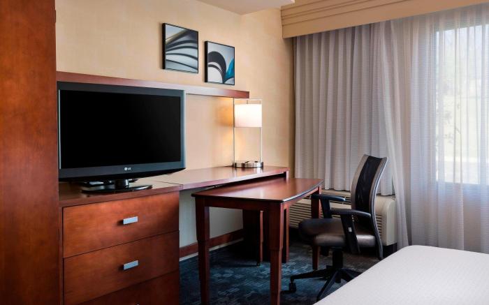 Courtyard by Marriott Kansas City Shawnee