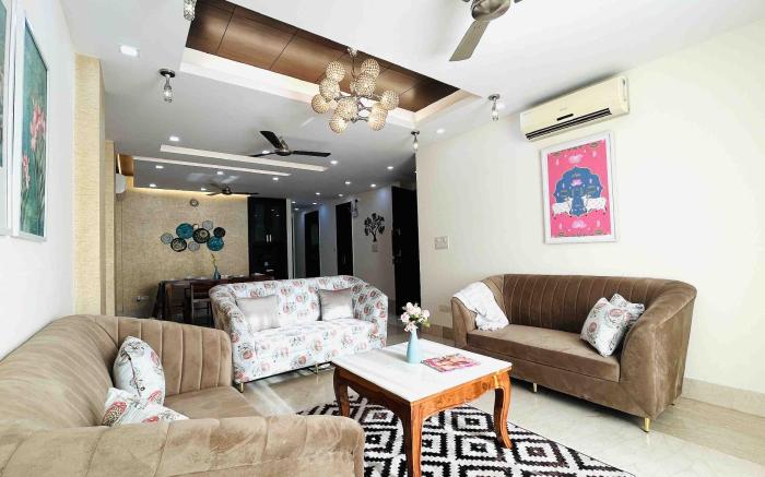 BluO 3BHK - Defence Colony - Balcony, Lift